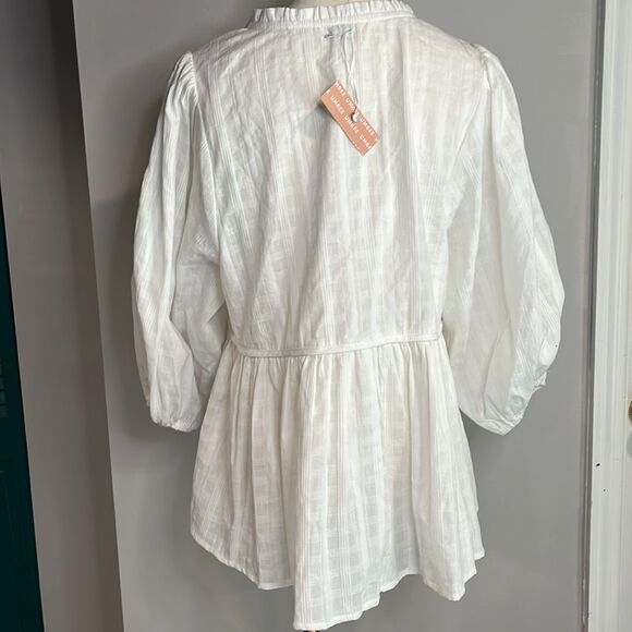 umgee USA NWT White Ruffled Women's Top Blouse - small/medium - Picture 3 of 6